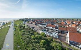 Luxurious Studio For 2 People A 1 Minute Walk From The Beach Of Zoutelande